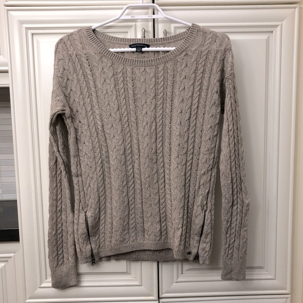 American Eagle women’s sweater